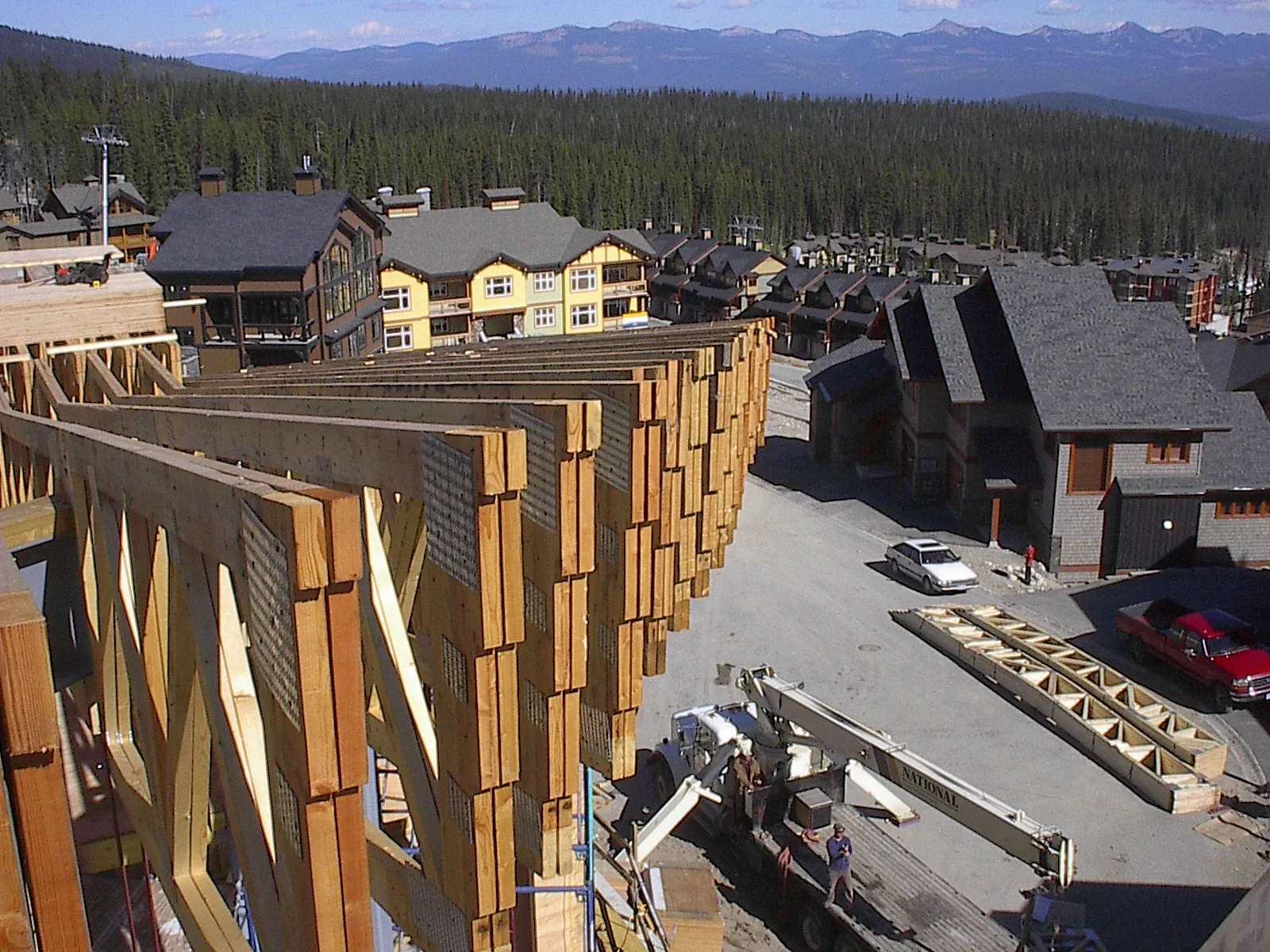 Why Builders Choose Engineered Trusses Over Conventional Framing